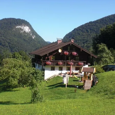 Apartment In Klanxbull